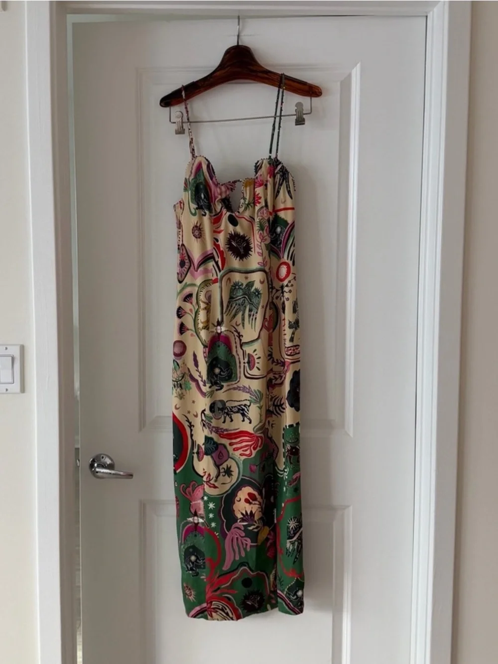 Farm Rio Farm Rio Beige Artsy Surreal Land
Beaded Sleeveless Midi Dress - Picture 4 of 9
